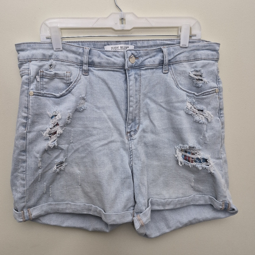 Judy Blue Light Wash Distressed Jean Shorts 2x